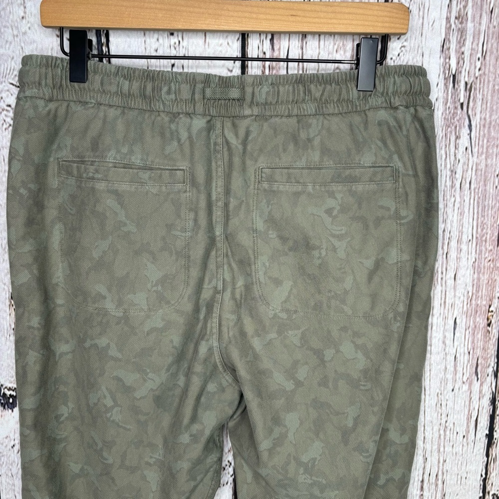 Athleta Printed Farallon Jogger Size 12 Olive Army Green Camo Print Pull On Pant - Picture 5 of 16